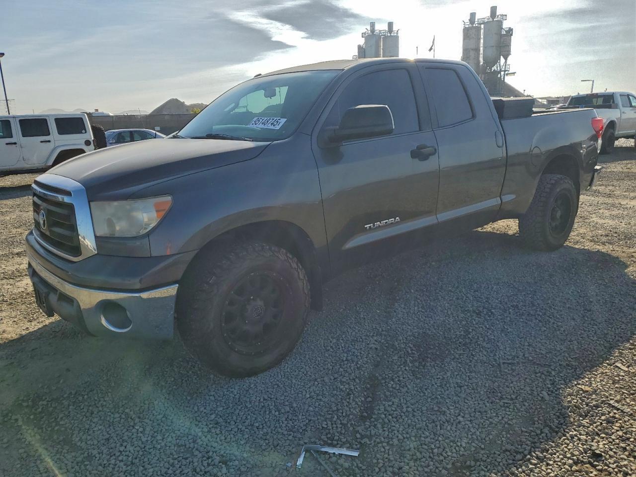 2013 TOYOTA TUNDRA