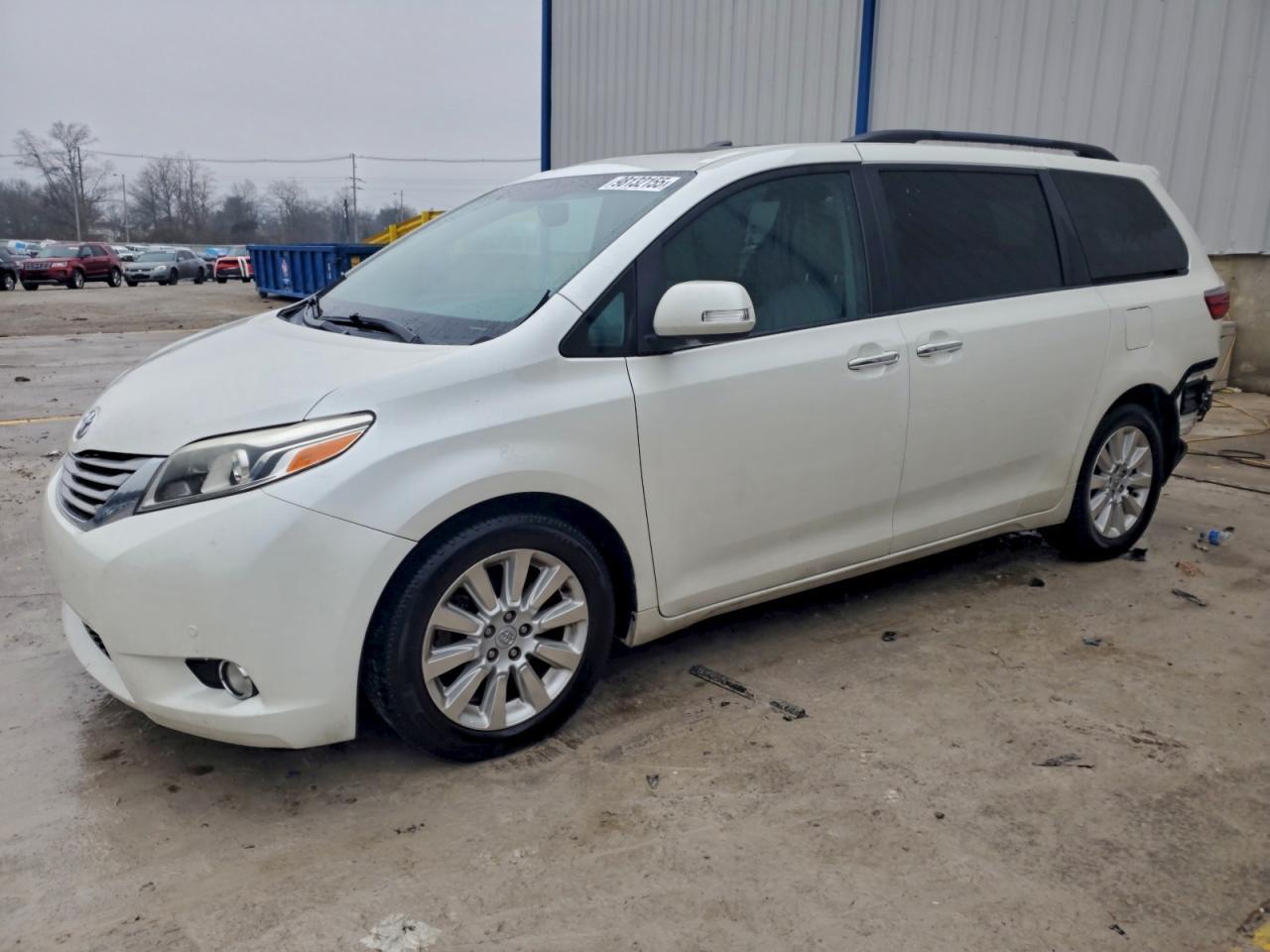 2015 TOYOTA SIENNA