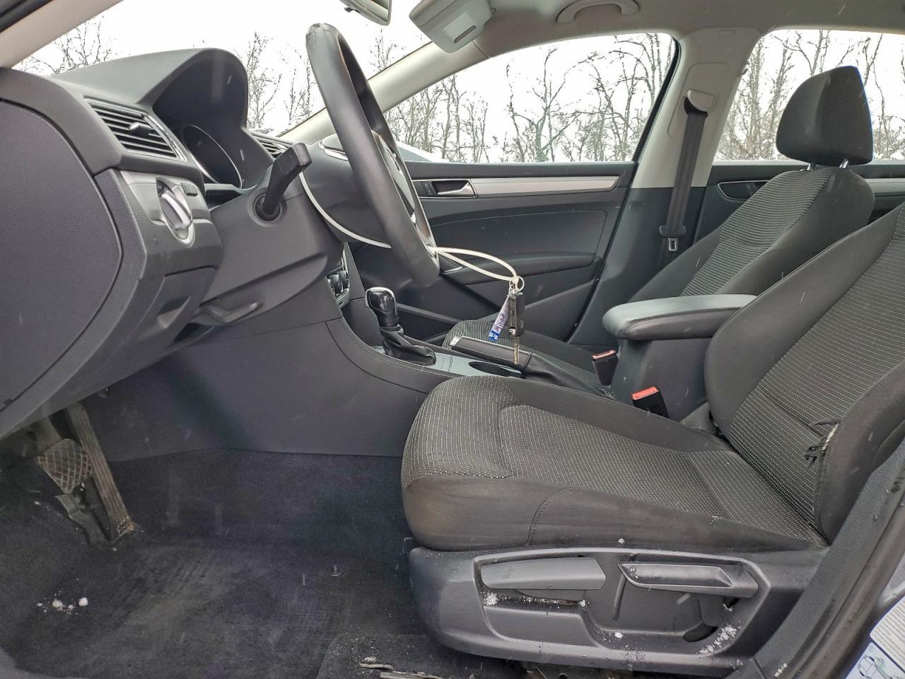 2017 VOLKSWAGEN Passat