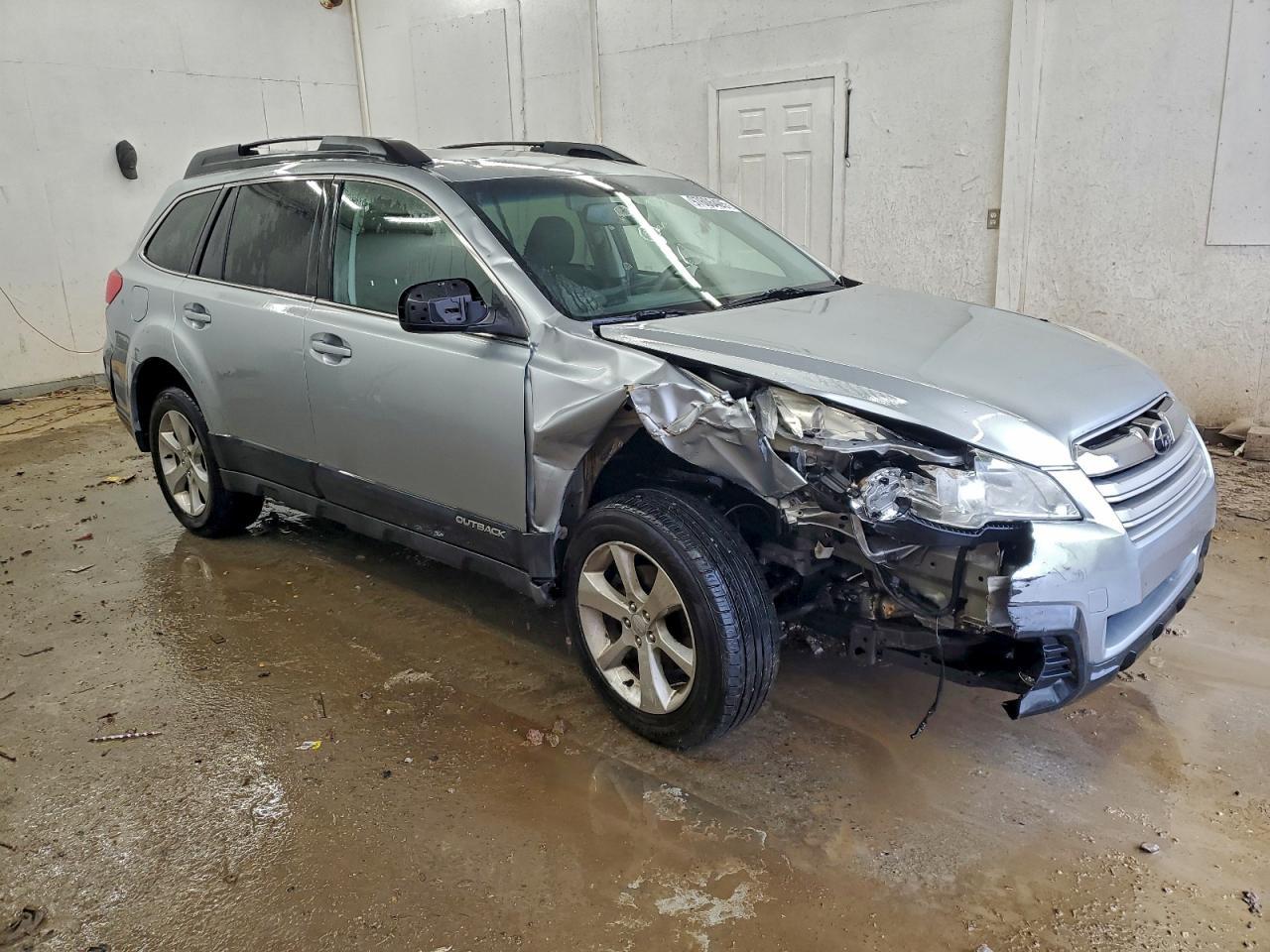 2013 SUBARU Outback