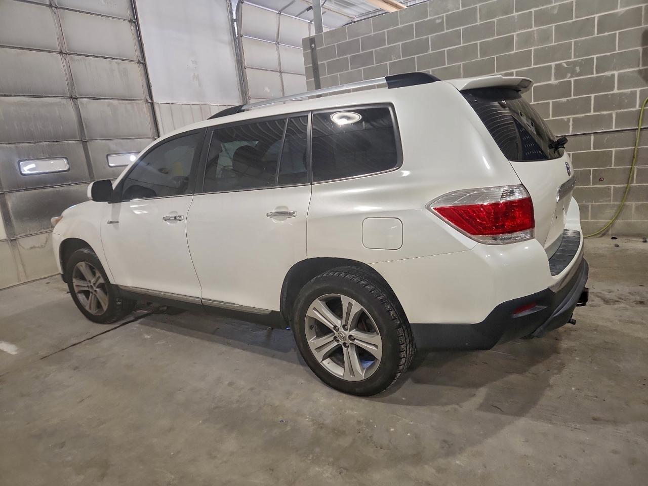 2013 TOYOTA HIGHLANDER