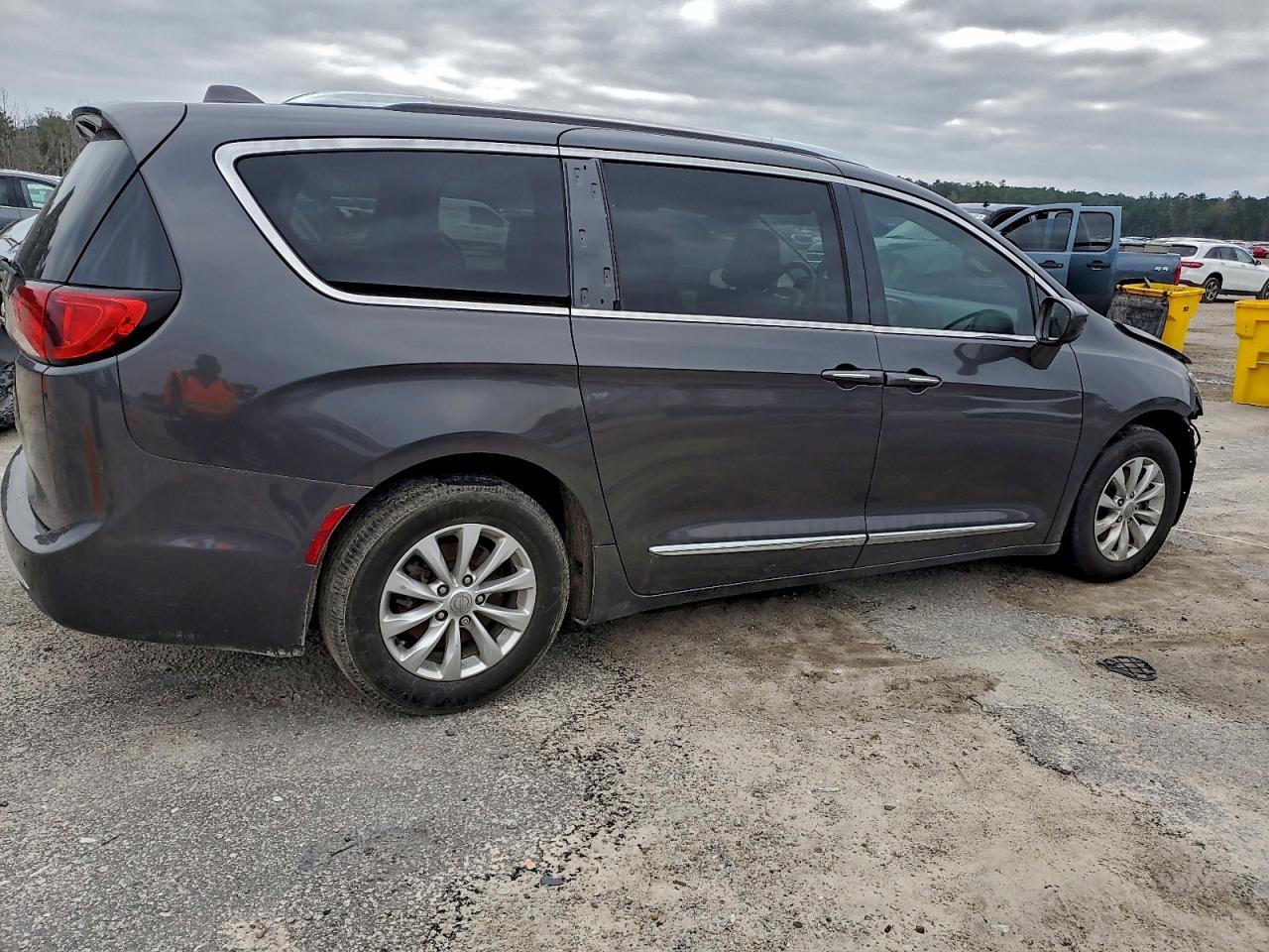2019 CHRYSLER Pacifica