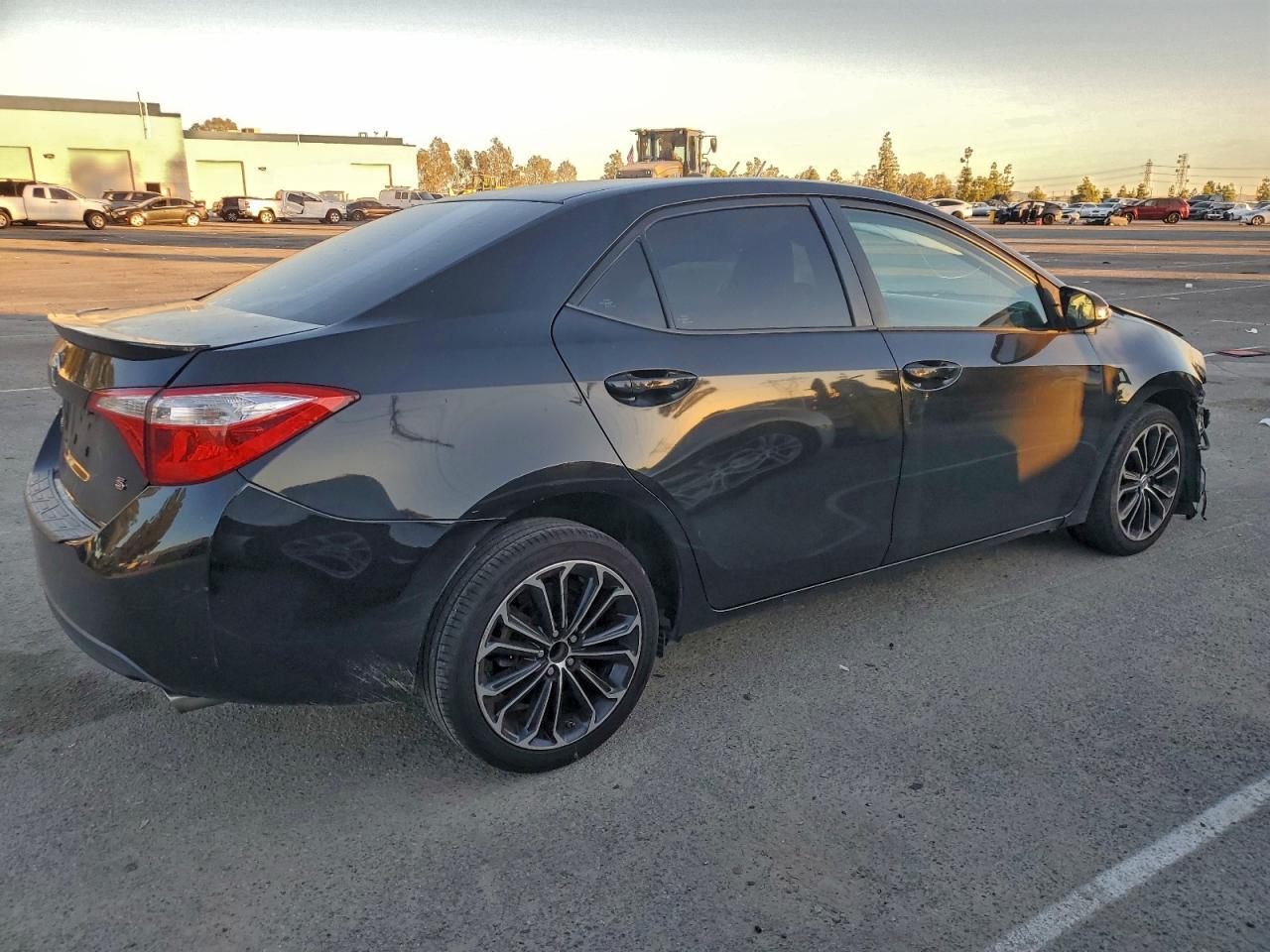 2015 TOYOTA COROLLA