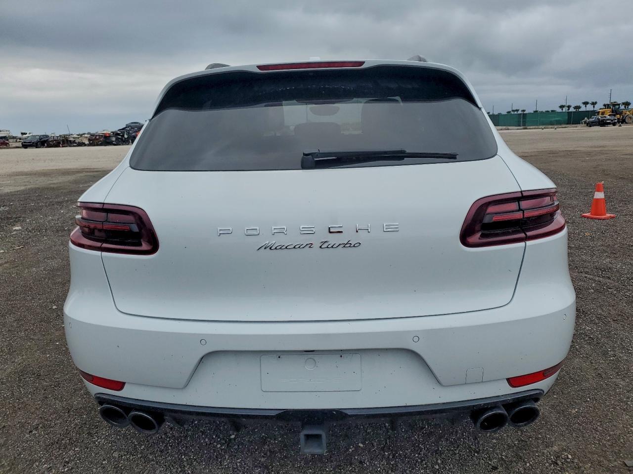 2018 PORSCHE Macan