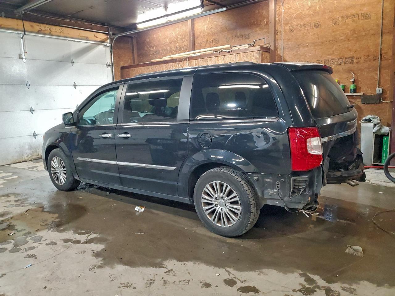 2016 CHRYSLER Town & Country