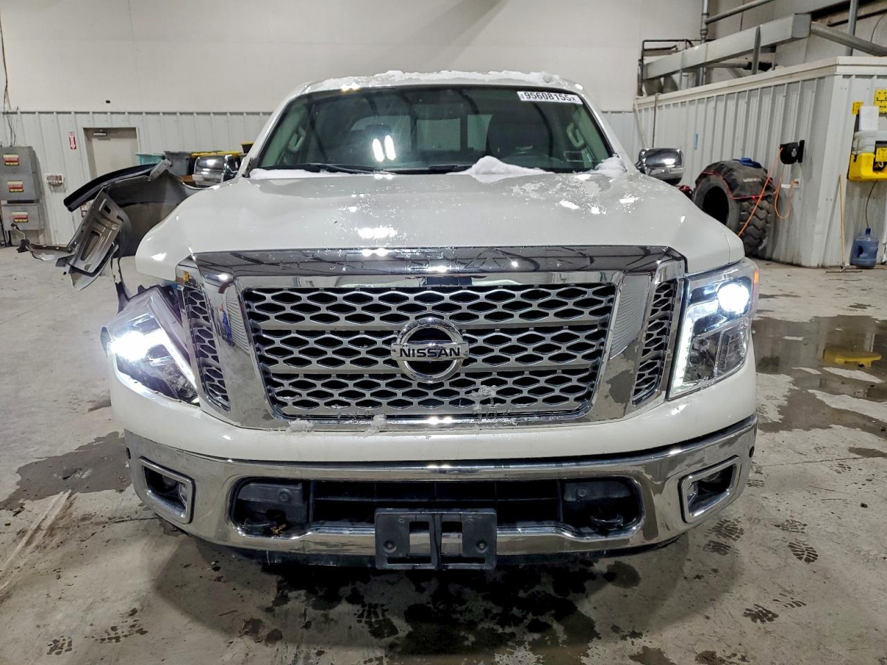 2017 NISSAN Titan