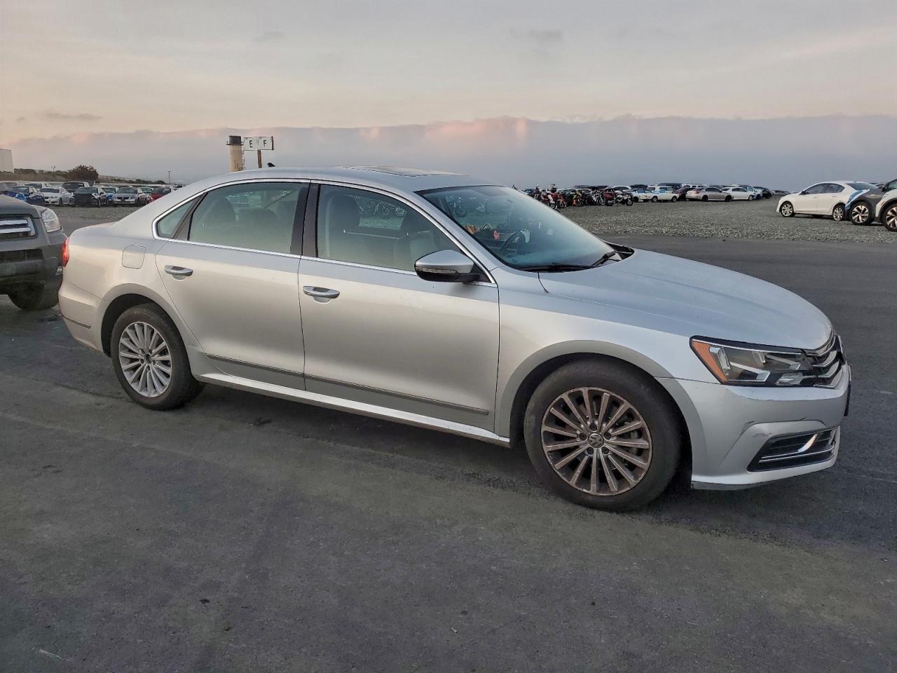 2017 VOLKSWAGEN Passat