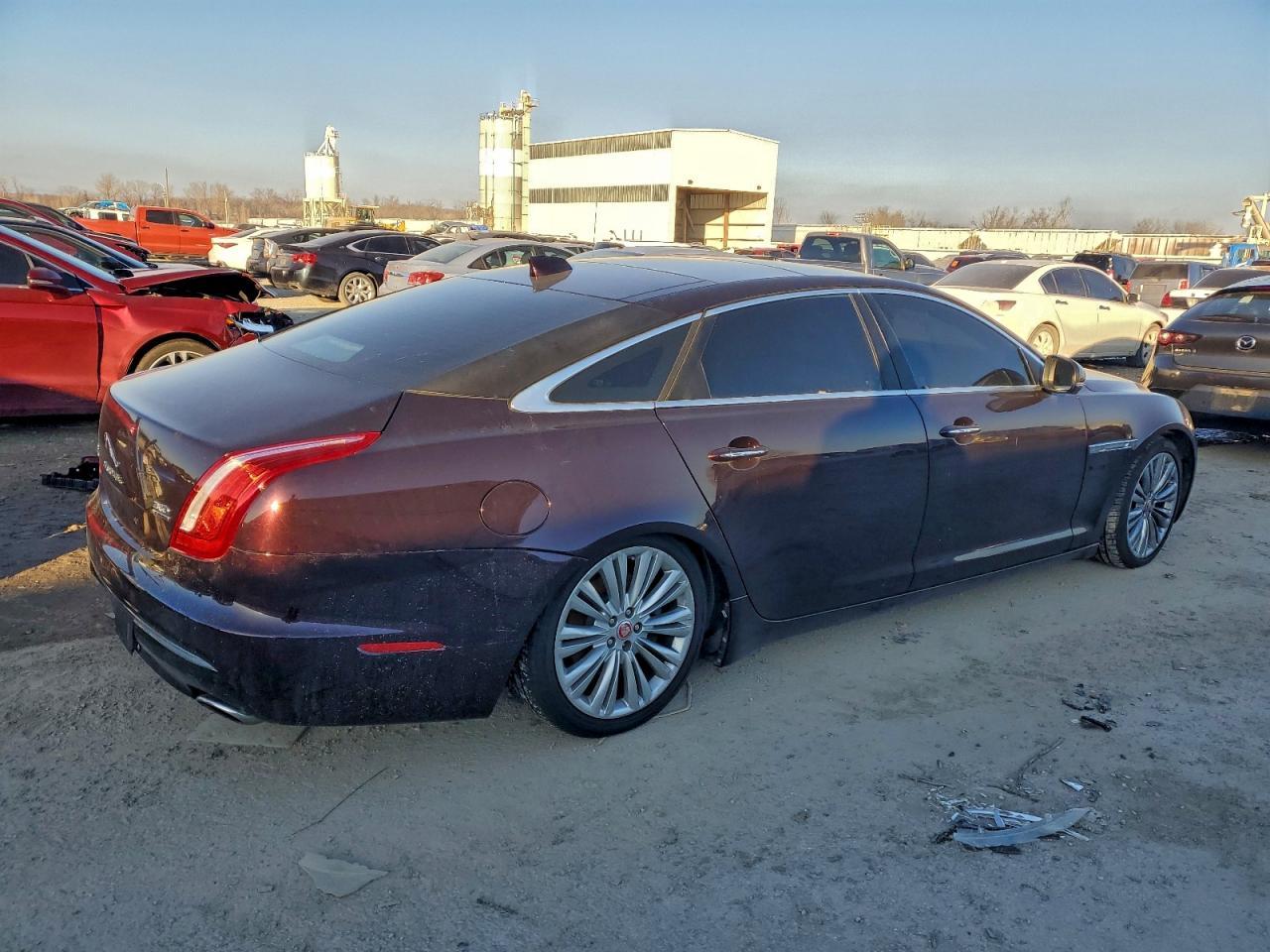 2016 JAGUAR Xj-Series