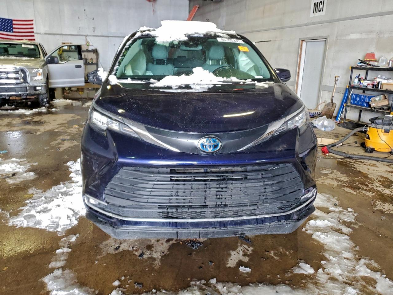 2023 TOYOTA SIENNA