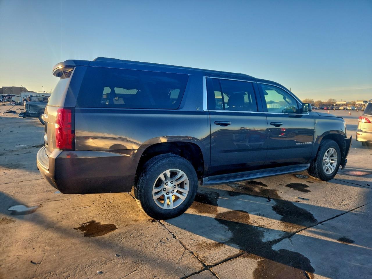 2016 CHEVROLET Suburban