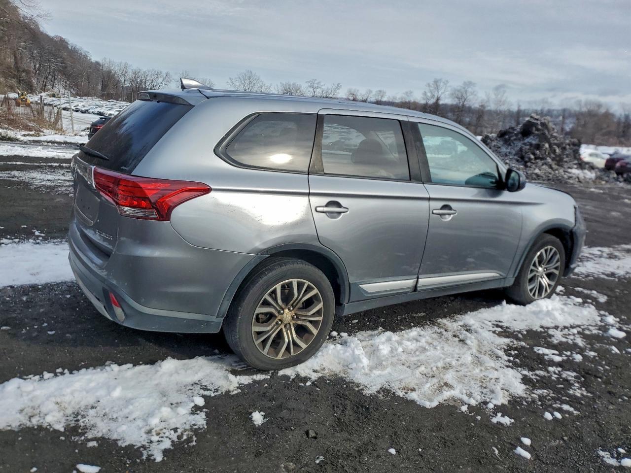 2018 MITSUBISHI outlander