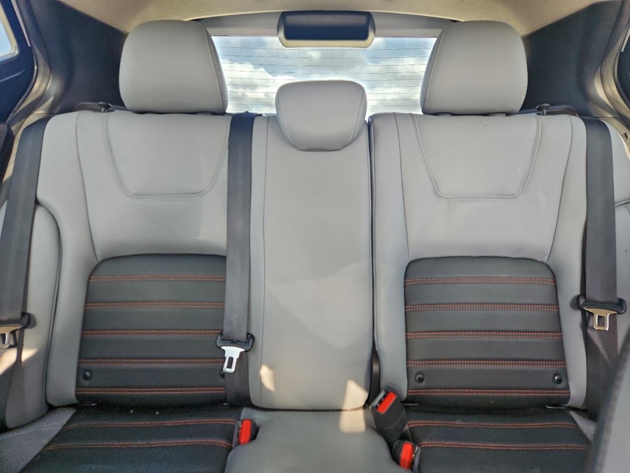 2021 NISSAN KICKS