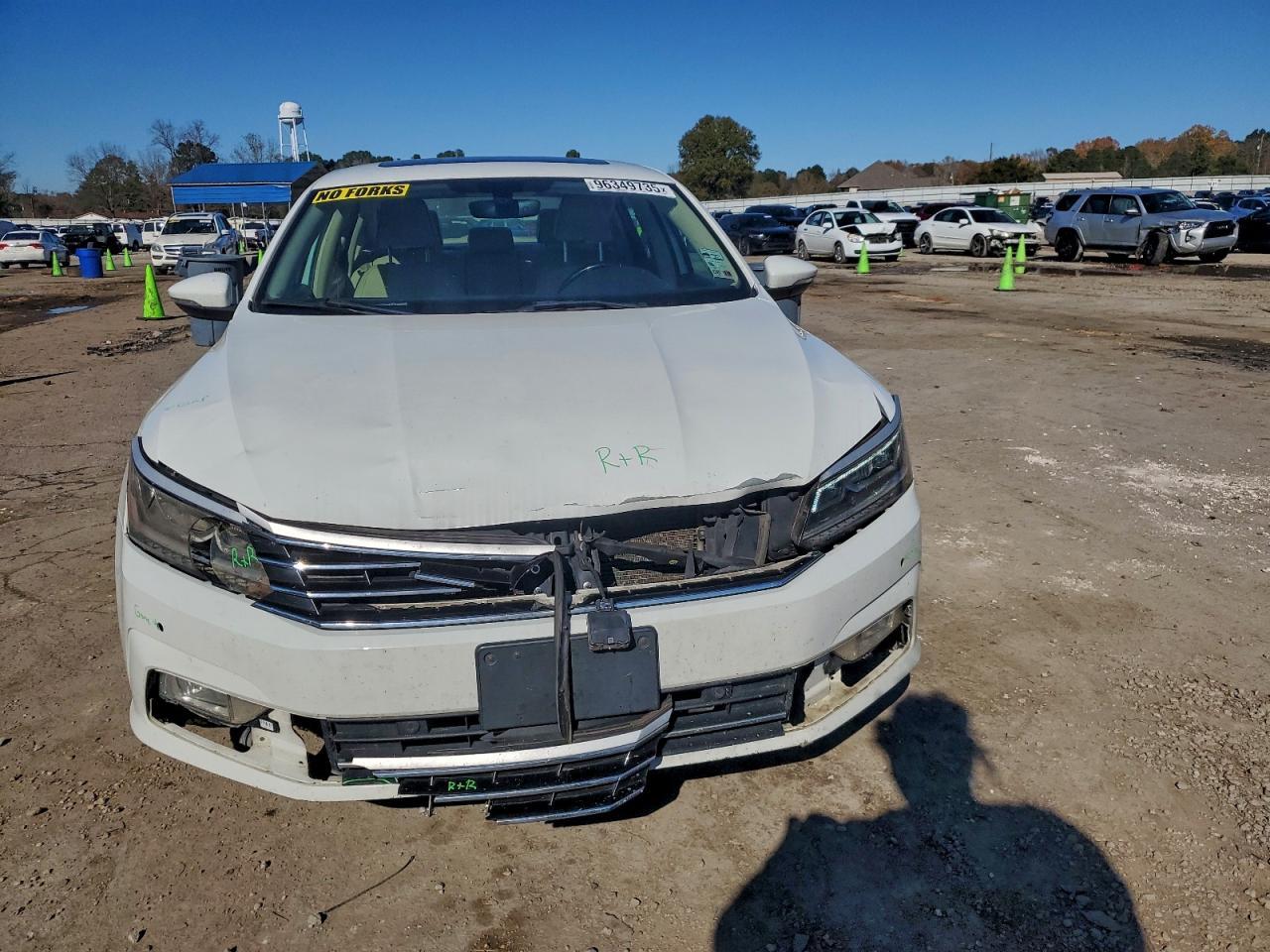 2017 VOLKSWAGEN Passat