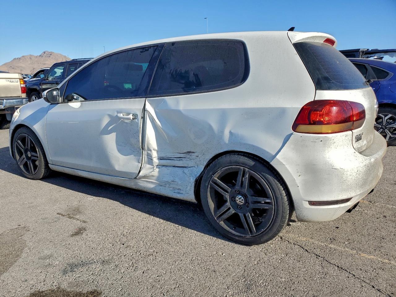 2011 VOLKSWAGEN GOLF