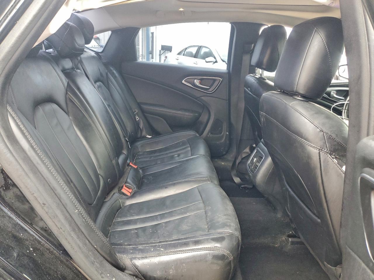 2016 CHRYSLER 200