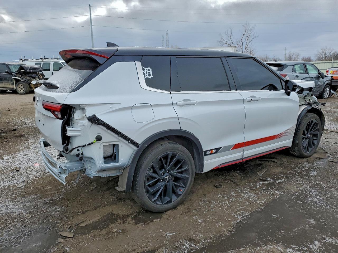 2023 MITSUBISHI outlander