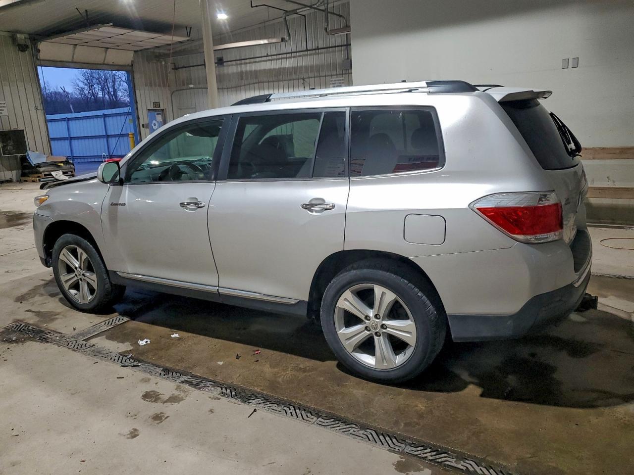 2011 TOYOTA HIGHLANDER