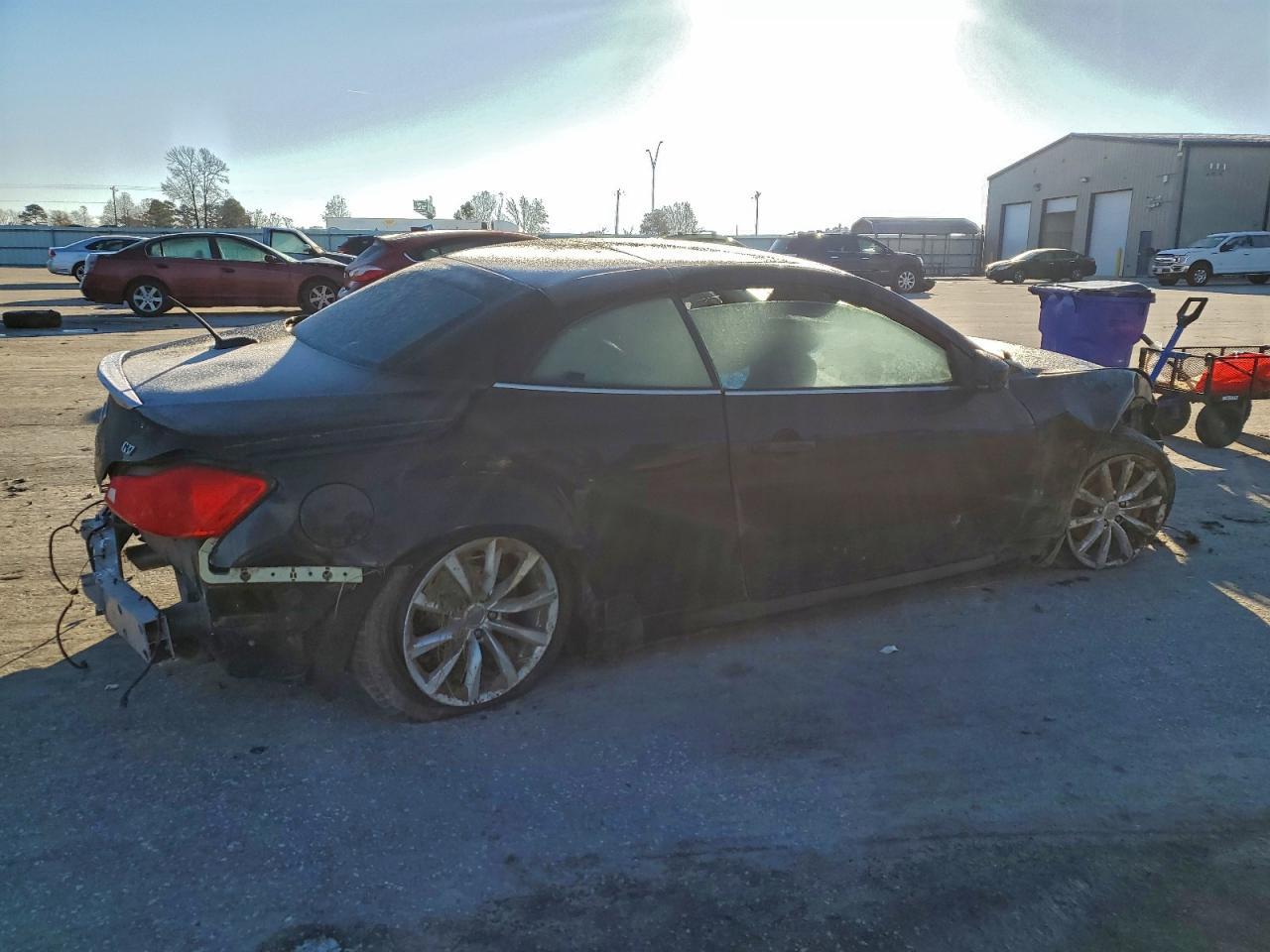 2011 INFINITI G37