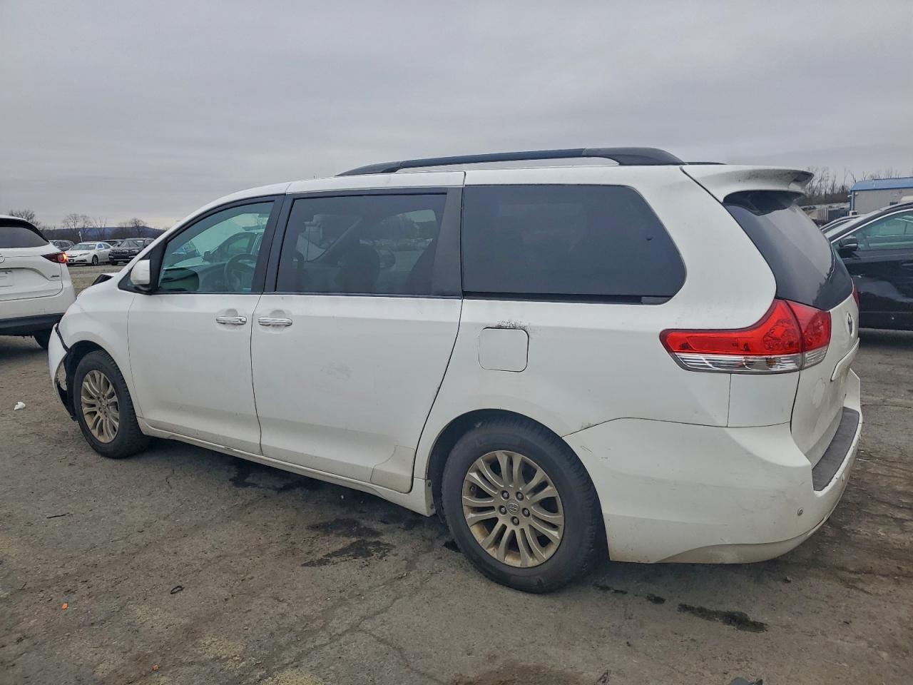 2014 TOYOTA SIENNA
