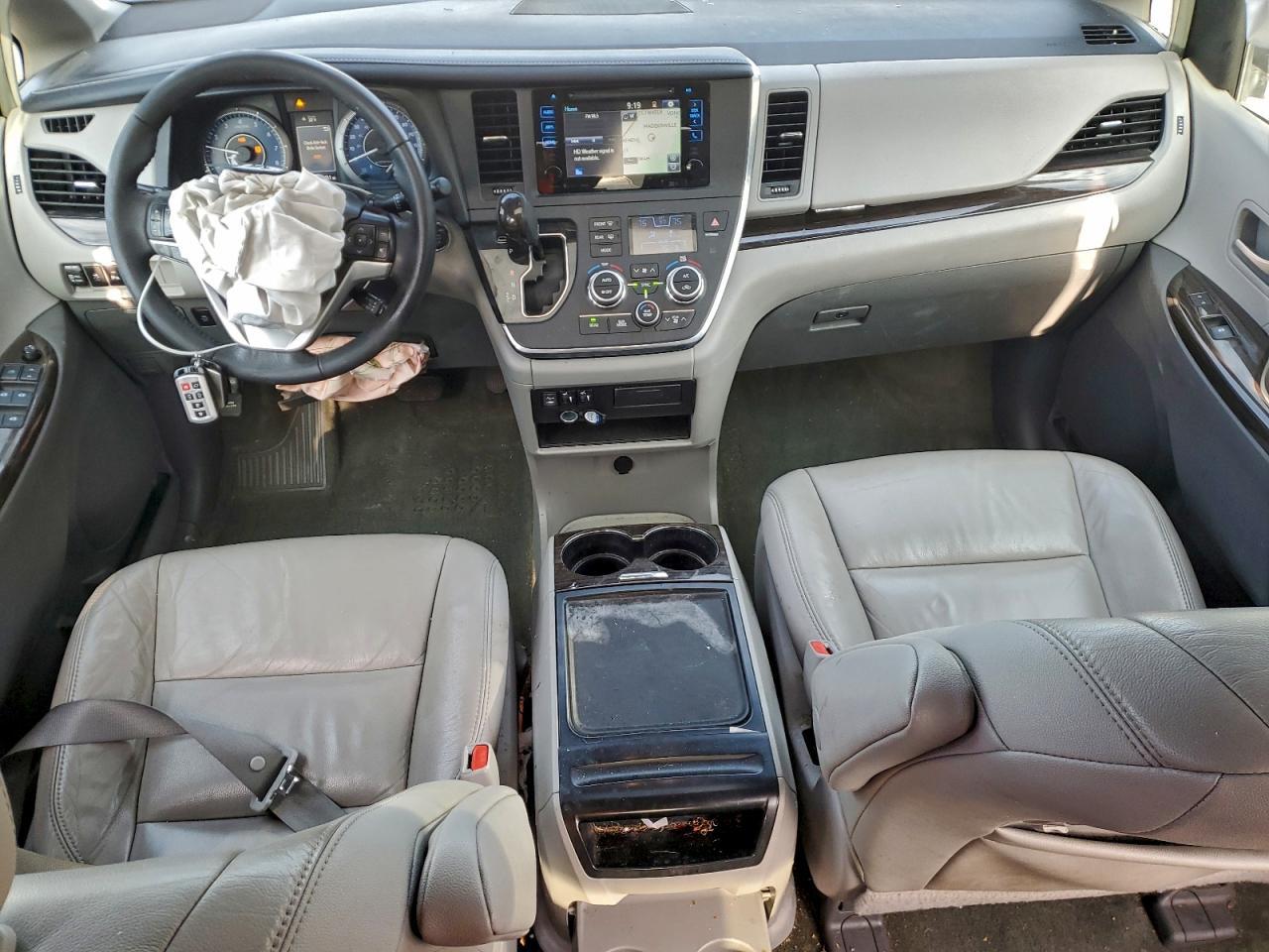 2017 TOYOTA SIENNA