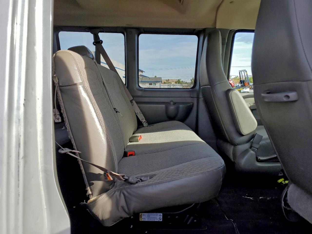 2024 CHEVROLET Express 3500