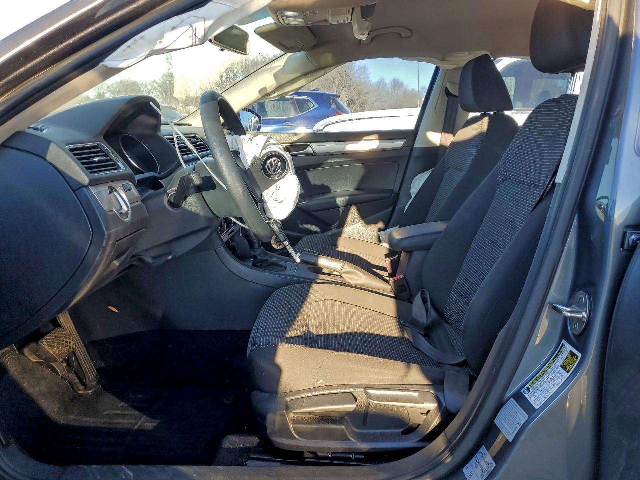 2016 VOLKSWAGEN Passat