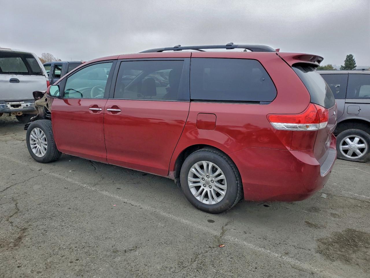2012 TOYOTA SIENNA