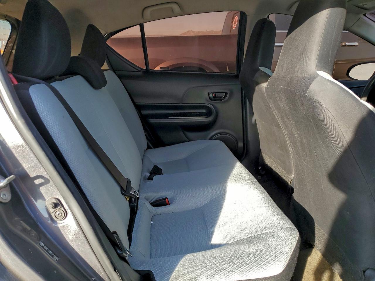 2016 TOYOTA Prius c