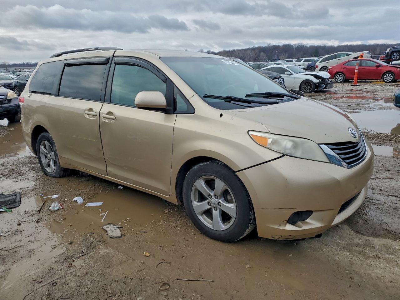 2011 TOYOTA SIENNA