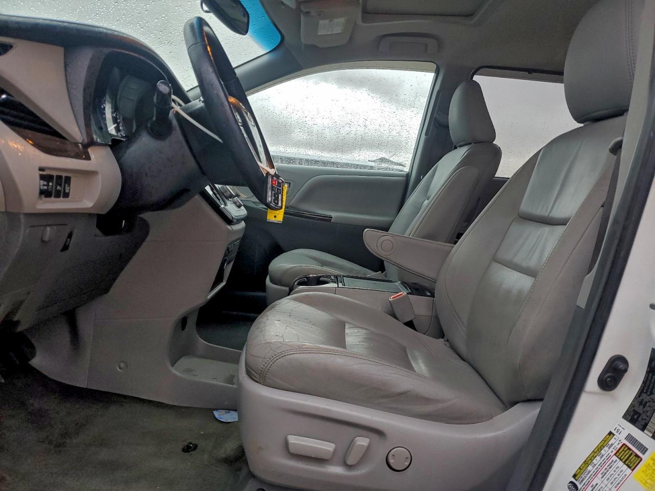 2017 TOYOTA SIENNA