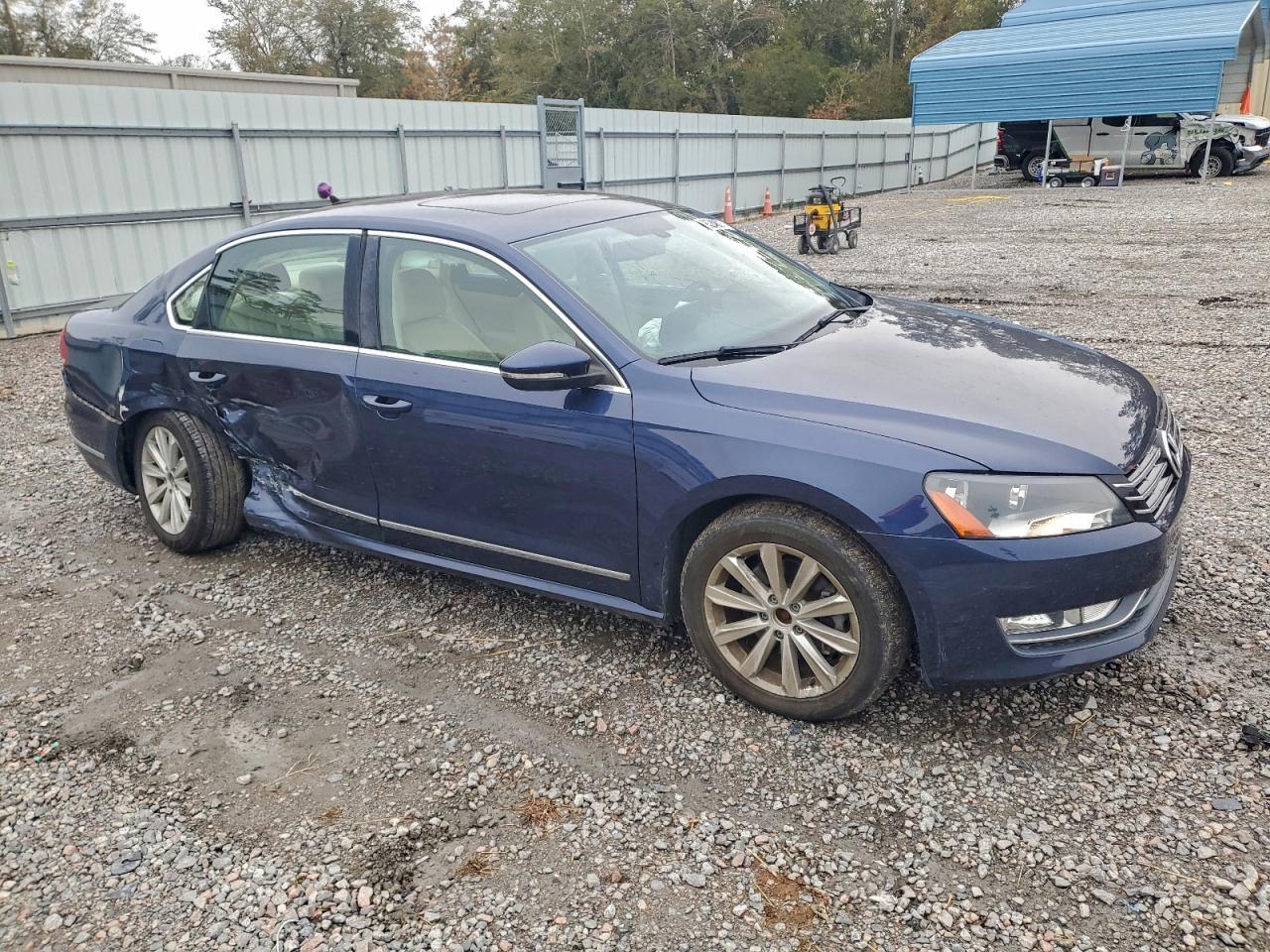 2012 VOLKSWAGEN Passat