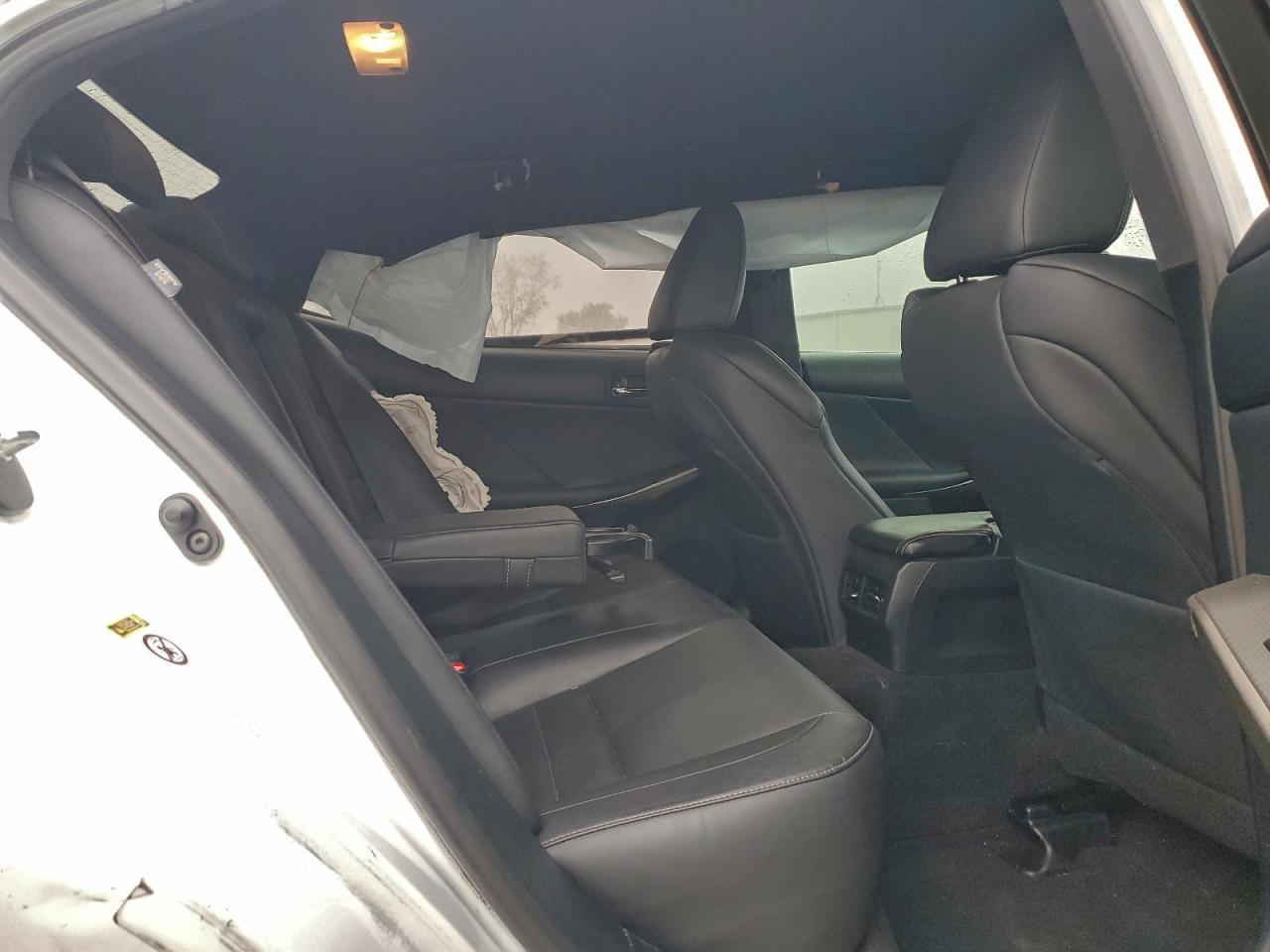 2016 LEXUS IS 200t