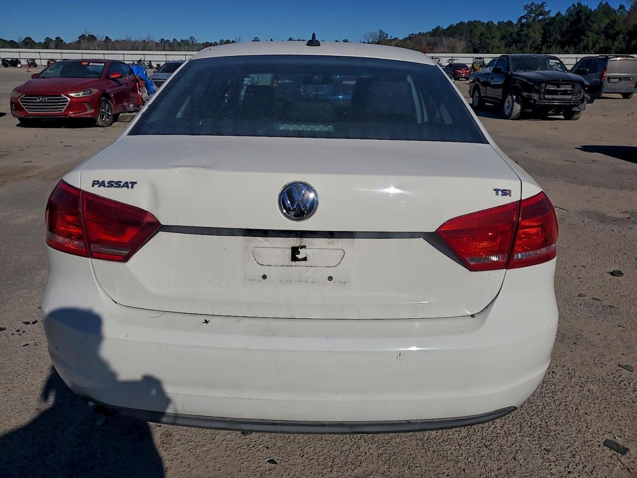 2014 VOLKSWAGEN Passat