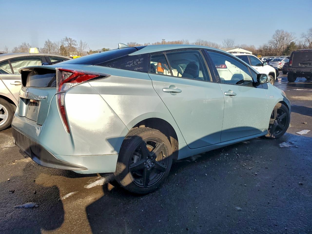 2016 TOYOTA PRIUS