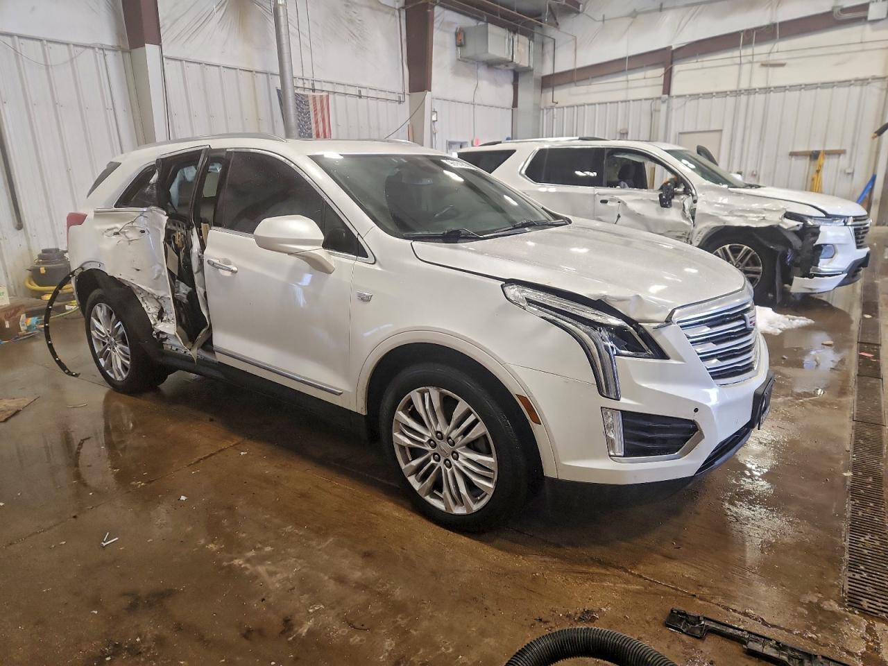 2017 CADILLAC XT5
