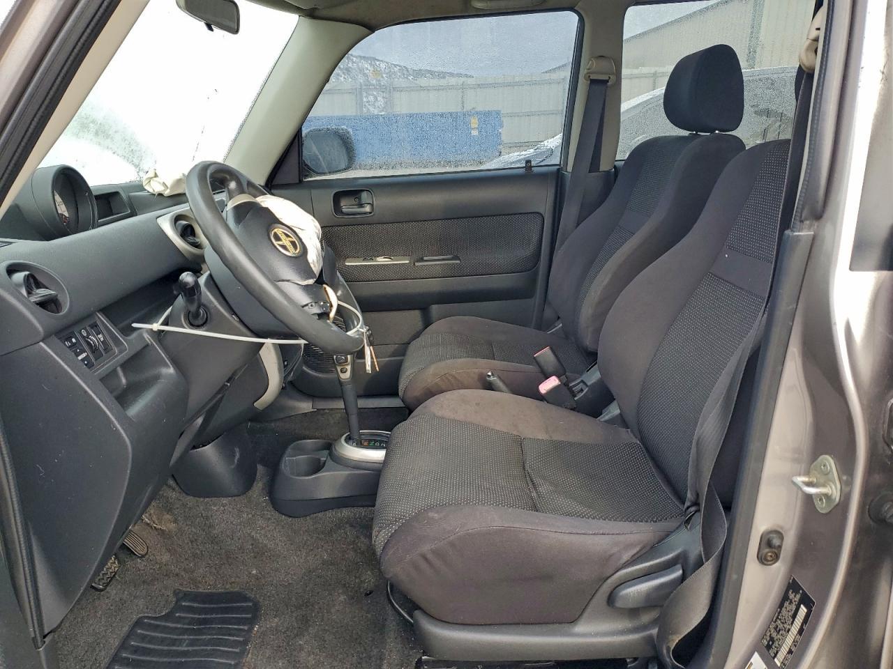 2005 TOYOTA SCION