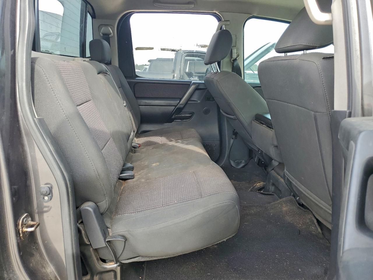 2011 NISSAN Titan