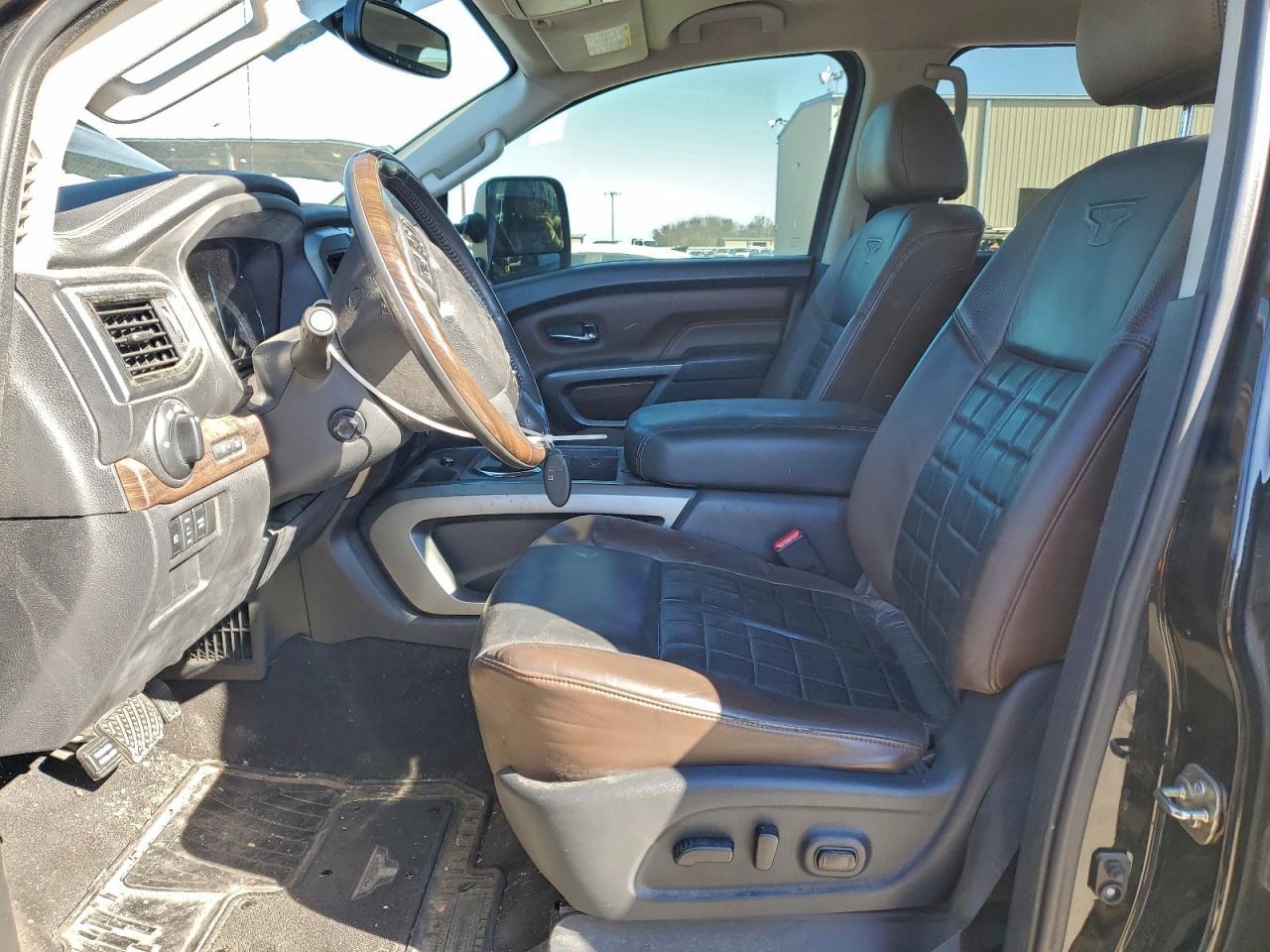 2016 NISSAN Titan