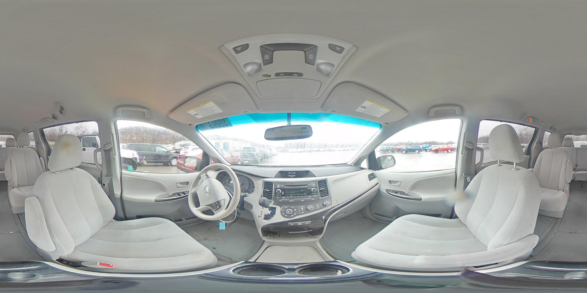 2012 TOYOTA SIENNA
