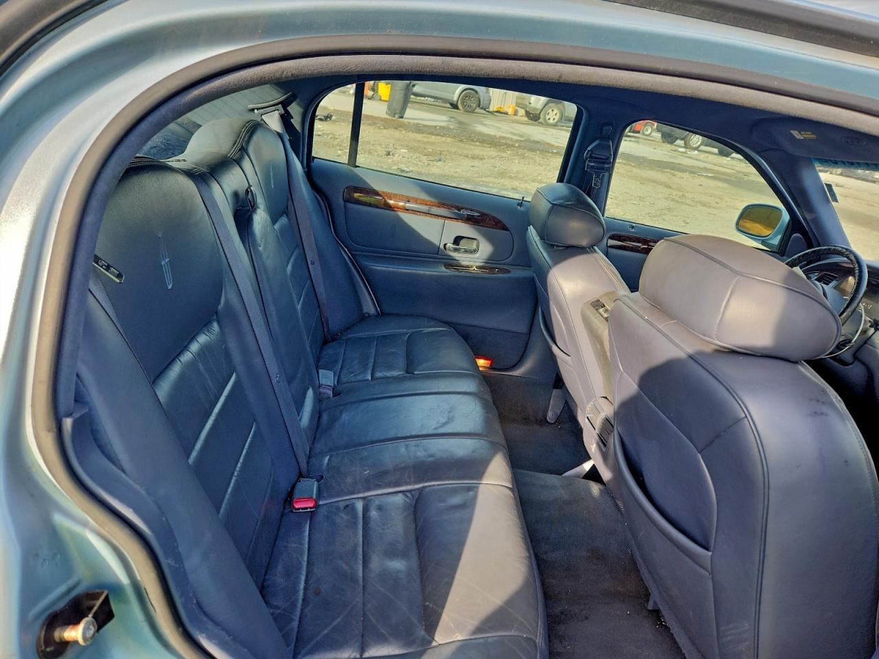1998 LINCOLN Town Car