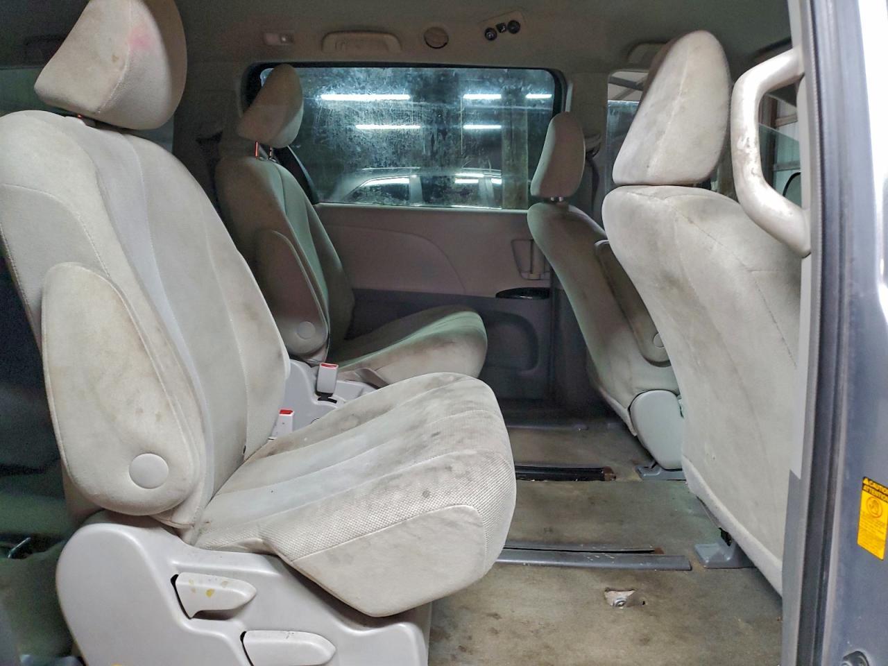 2013 TOYOTA SIENNA