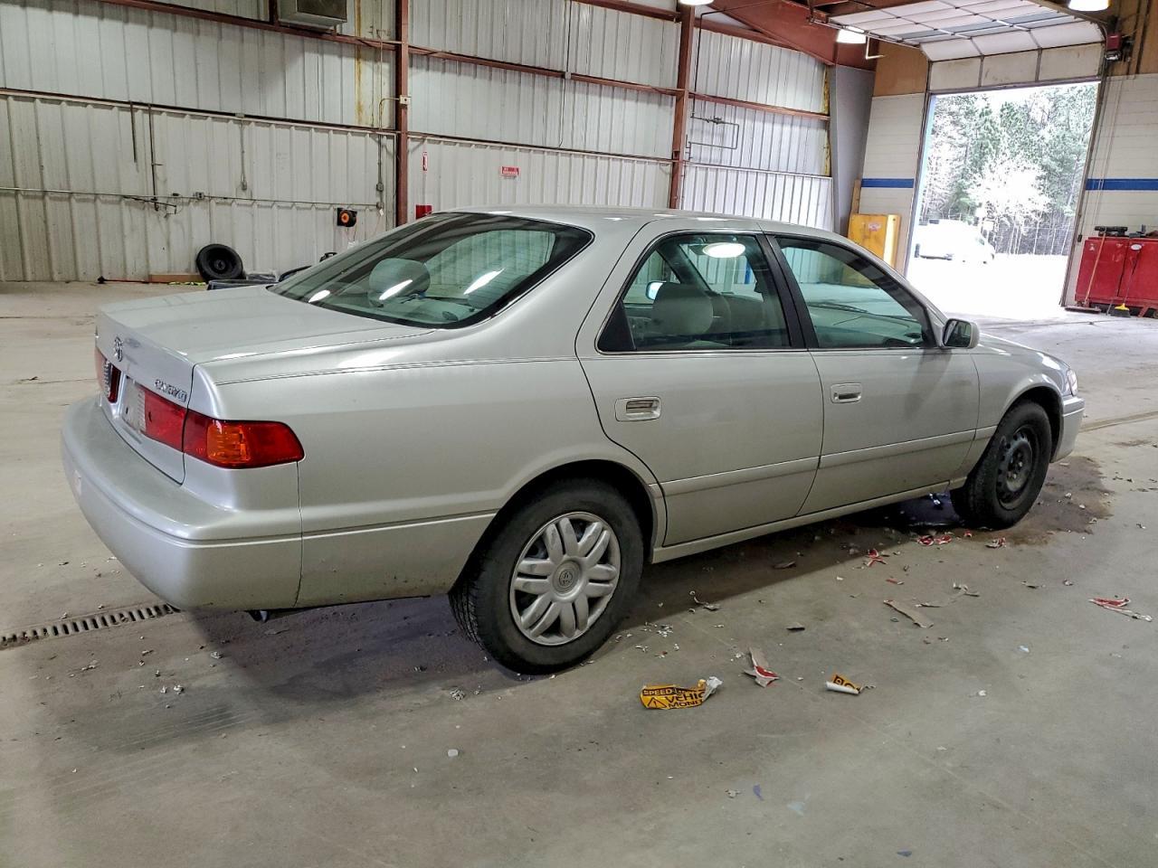 2001 TOYOTA CAMRY