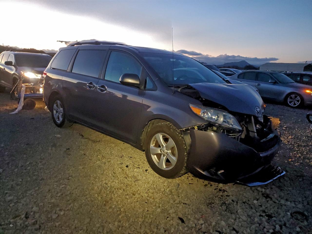 2012 TOYOTA SIENNA