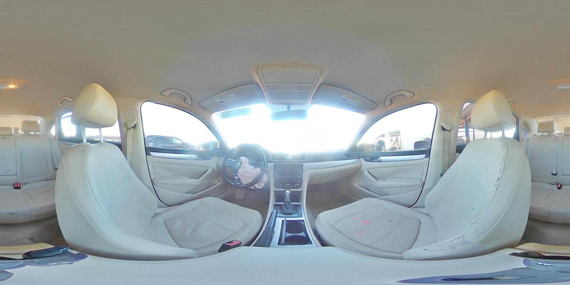 2012 VOLKSWAGEN Passat