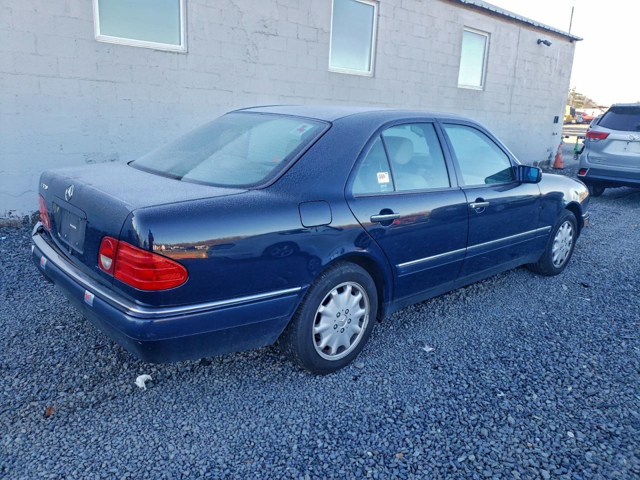 1997 MERCEDES-BENZ E-Class