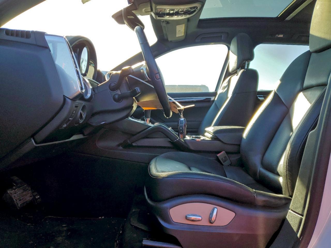 2014 PORSCHE CAYENNE