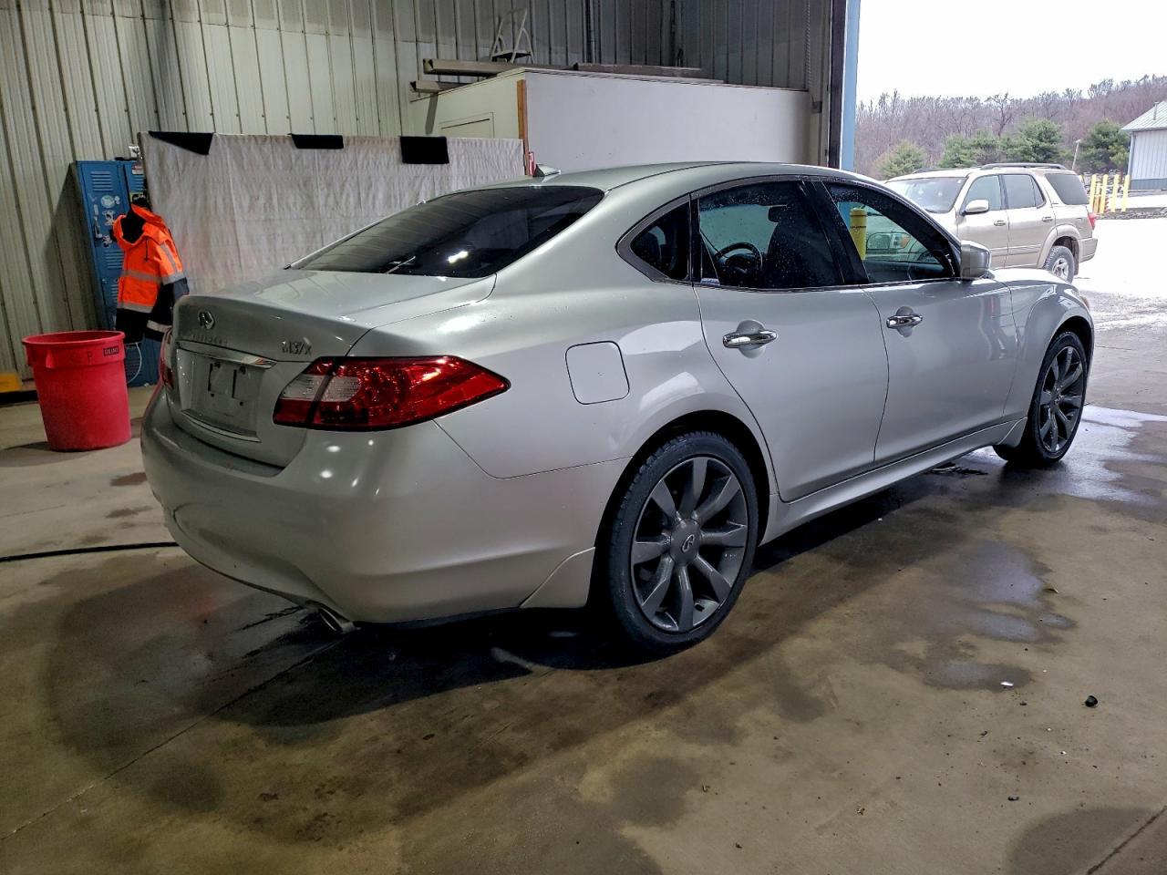 2012 INFINITI M37