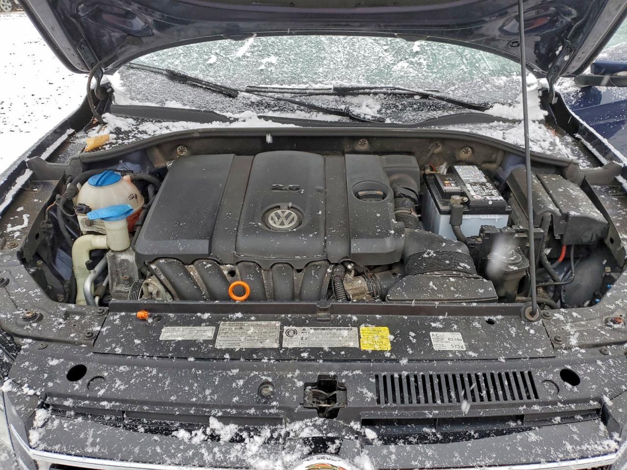 2012 VOLKSWAGEN Passat