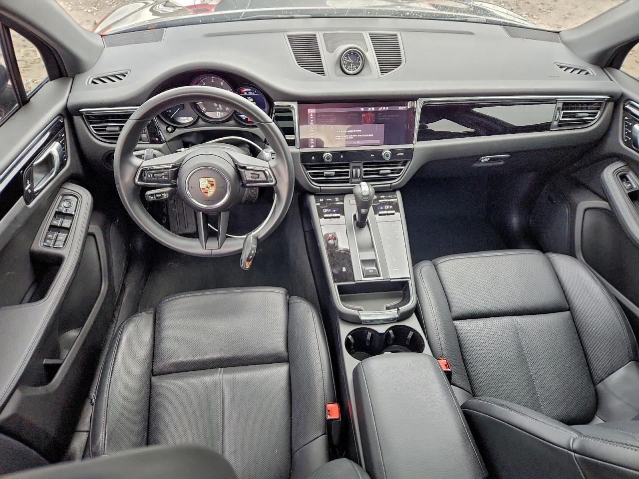 2025 PORSCHE Macan