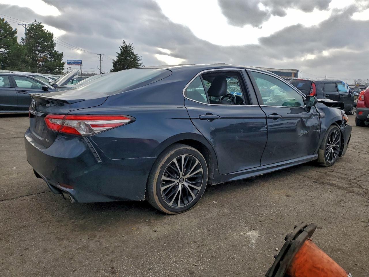 2018 TOYOTA CAMRY
